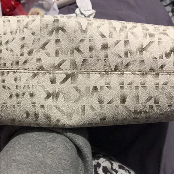 - Michael Kors bag - Picture 5 of 6